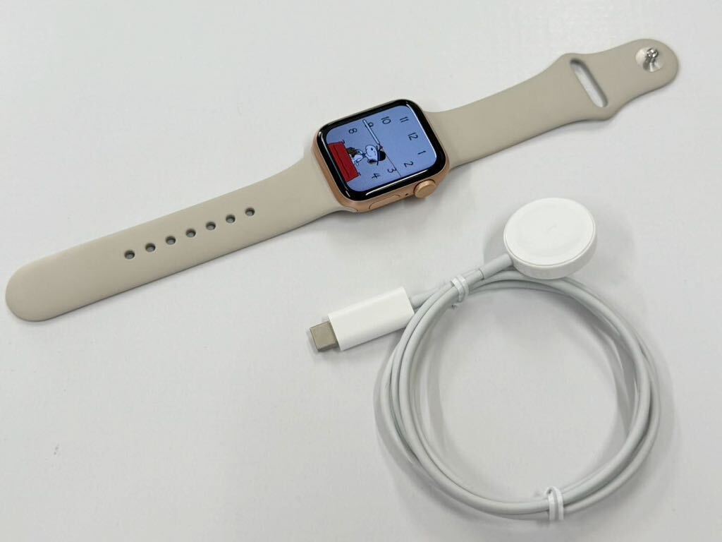 ☆即決 美品 初めての方もオススメ Apple Watch SE 40mm ゴールドアルミニウム アップルウォッチ GPSモデル 778の画像2