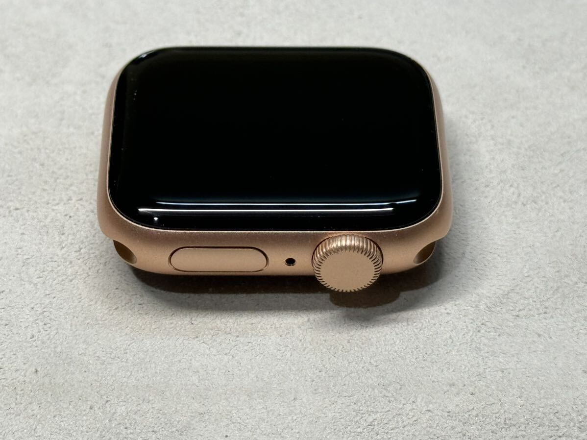 ☆即決 美品 バッテリー100％ 初めての方もオススメ Apple Watch SE 40mm ゴールドアルミニウム アップルウォッチ GPSモデル 608の画像4