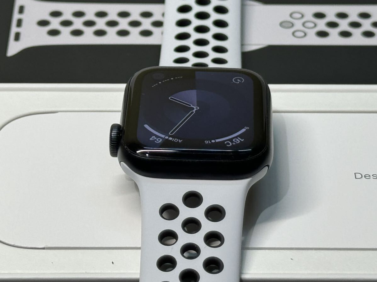 ☆即決 オススメ Apple Watch Nike SE2 40mm ミッドナイトアルミニウム アップルウォッチ GPS+Cellularモデル 第二世代 680の画像5