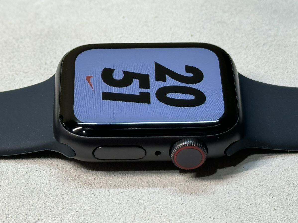 ☆即決 美品 初めての方もおすすめ Apple Watch SE Nike 40mm スペースグレイアルミニウム アップルウォッチ GPS+Cellularモデル 686の画像4