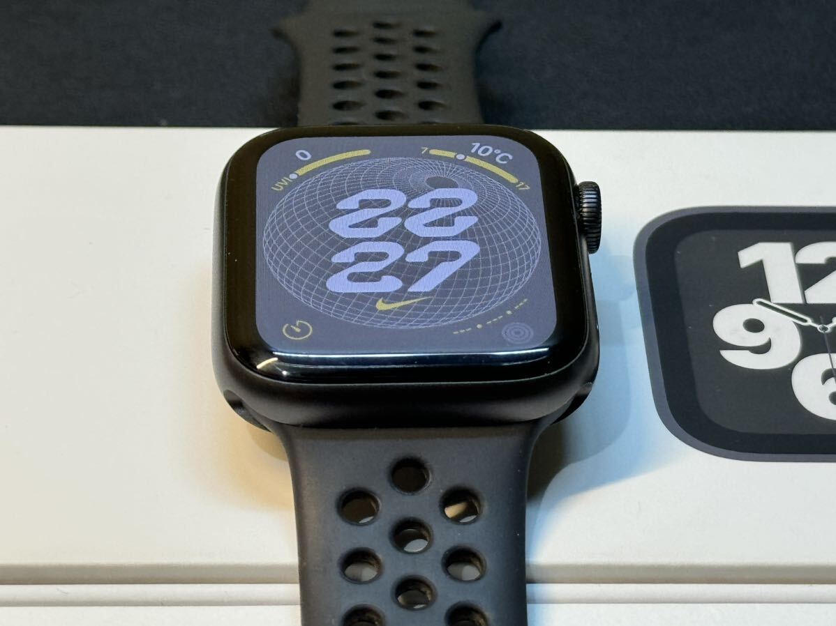 ☆即決 オススメ！ Apple Watch SE 44mm スペースグレイアルミニウム アップルウォッチ GPSモデル 711