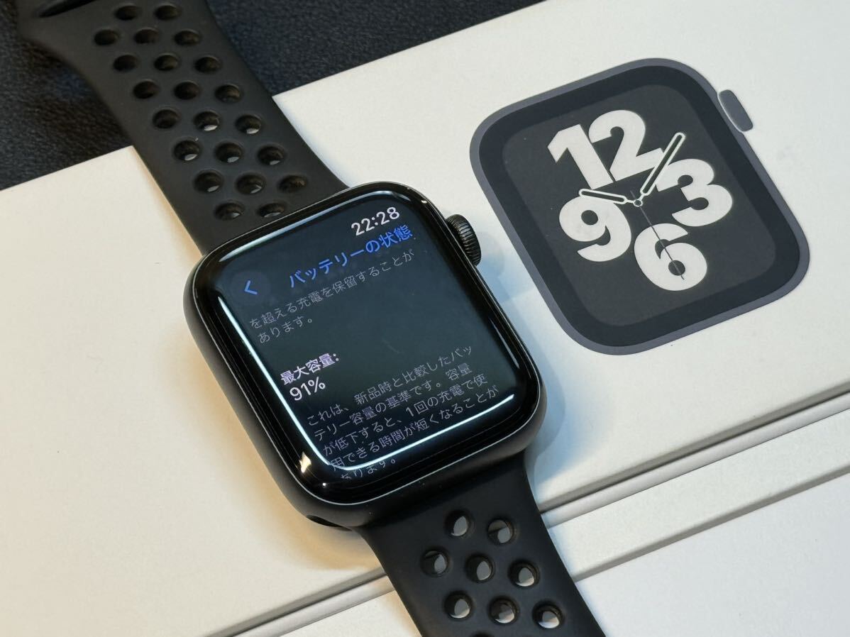 ☆即決 オススメ！ Apple Watch SE 44mm スペースグレイアルミニウム アップルウォッチ GPSモデル 711