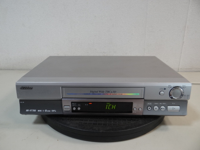 H2139 victor S-VHS ビデオデッキ HR-VT700  通電のみ確認済み 【ジャンク品】の画像1