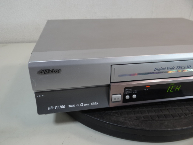H2139 victor S-VHS ビデオデッキ HR-VT700  通電のみ確認済み 【ジャンク品】の画像2