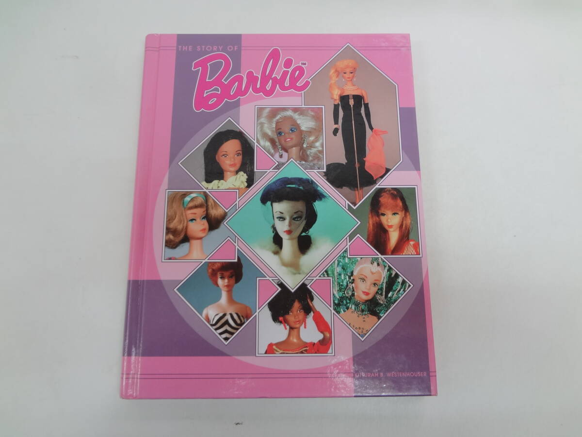 ま2-f04【匿名配送・送料込】　ザ　ストーリー　オブ　バービー　　THE　STORY OF　Barbie 　英字本_画像1