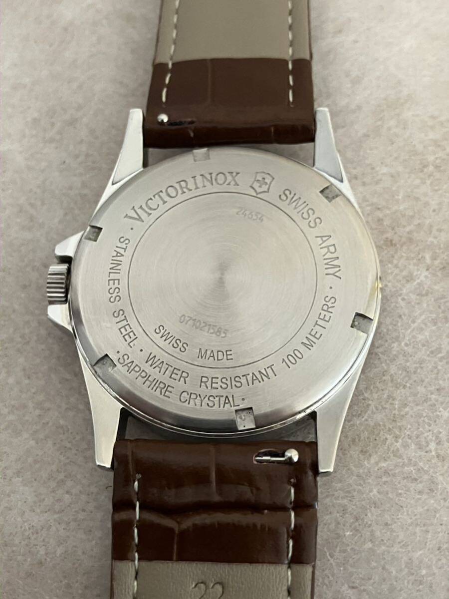 ジャンク稼働VICTORINOX ビクトリノックス メンズ クォーツ腕時計 ※革ベルト新品交換済の画像5