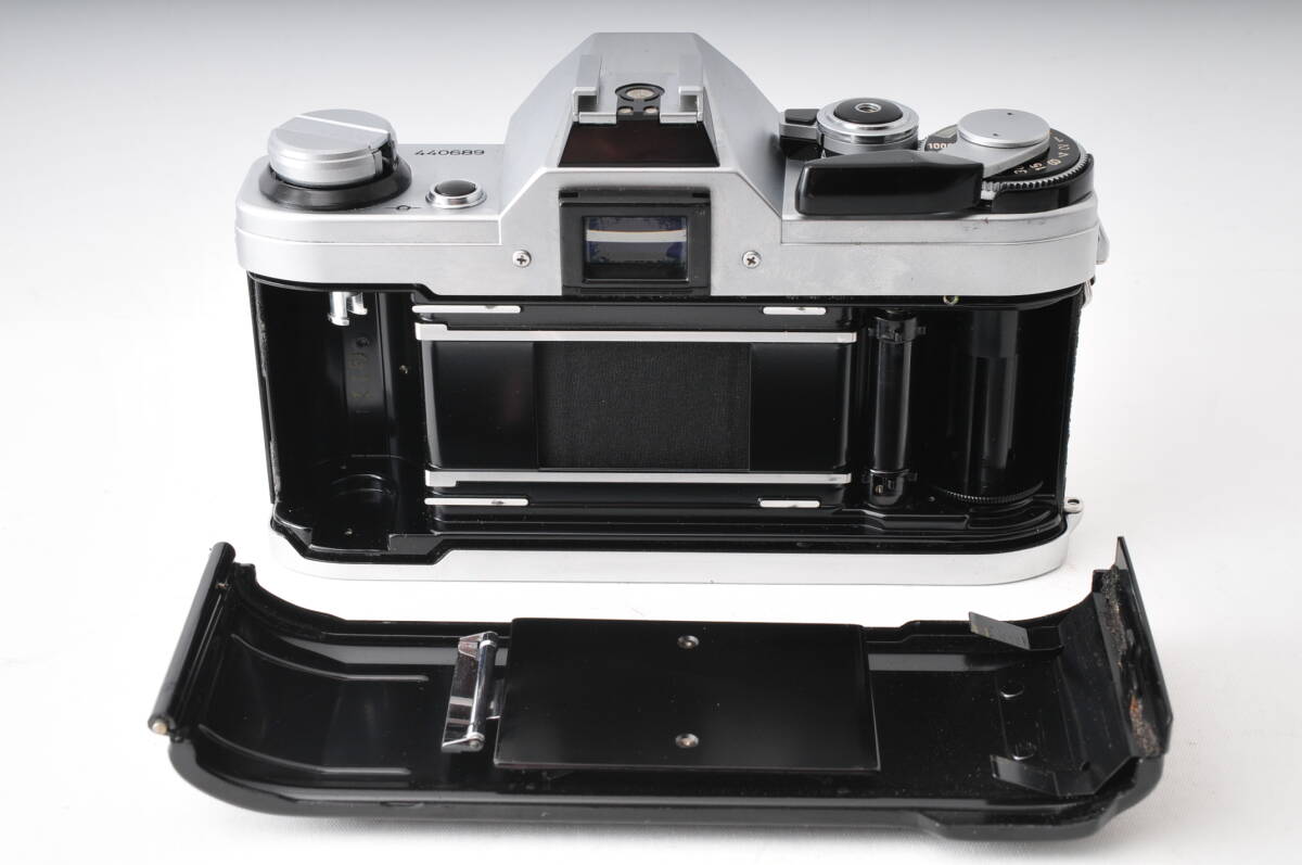 極美品 Canon AE-1 ボディ シルバー ★カメラ専門店にて動作確認済み キヤノン 一眼レフ フィルムカメラ_画像10