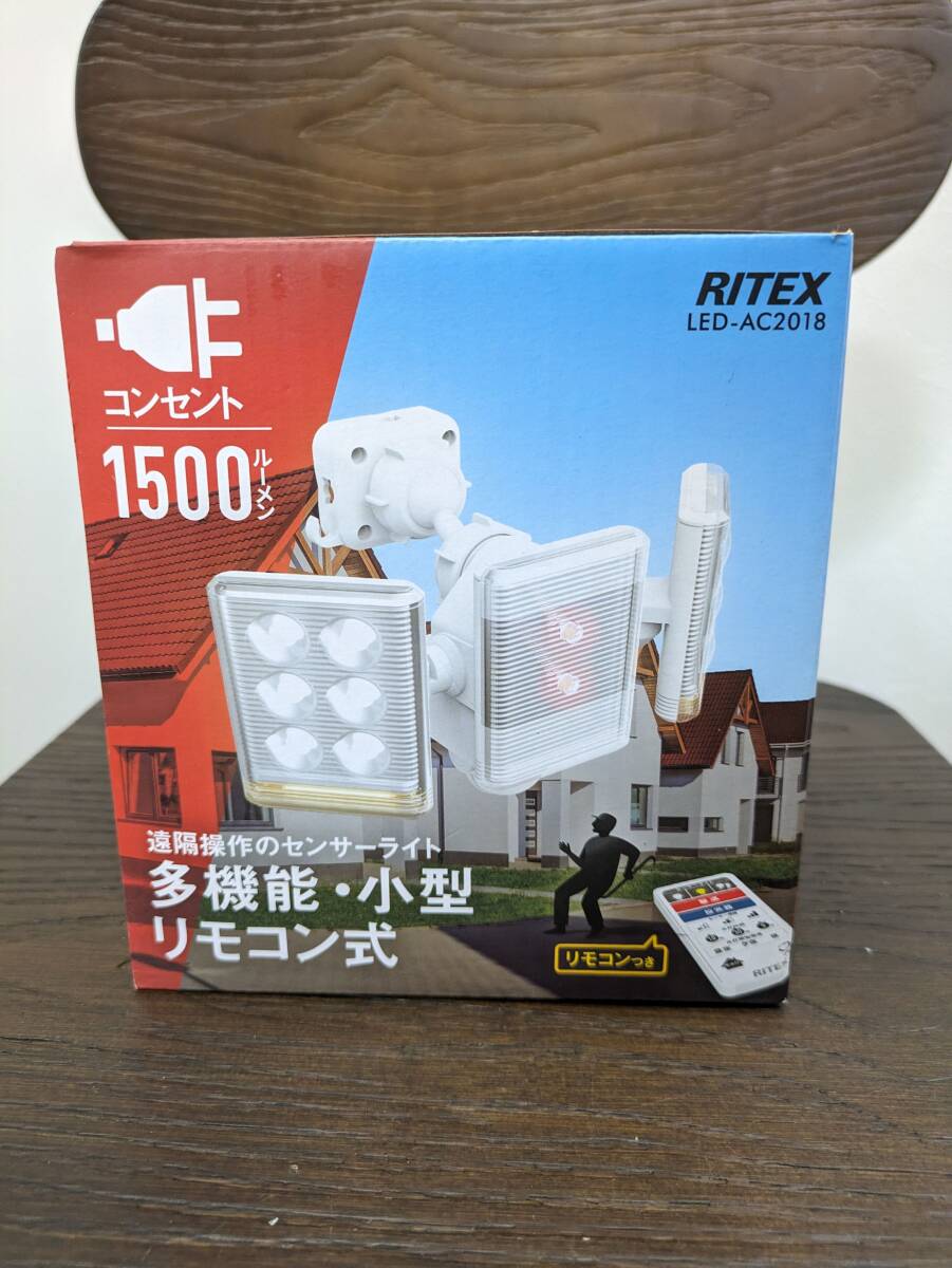 未使用 ムサシ RITEX フリーアーム式ミニLEDセンサーライト(9W×2灯) 「コンセント式」 LED-AC2018 1500ルーメン