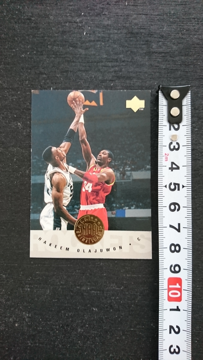 1995年当時物!UPPER DECK製NBA HOUSTON ROCKETS「HAKEEM・OLAJUWON THIRD ALL-TEAM」トレーディングカード1枚/オラジュワン ロケッツ_画像3