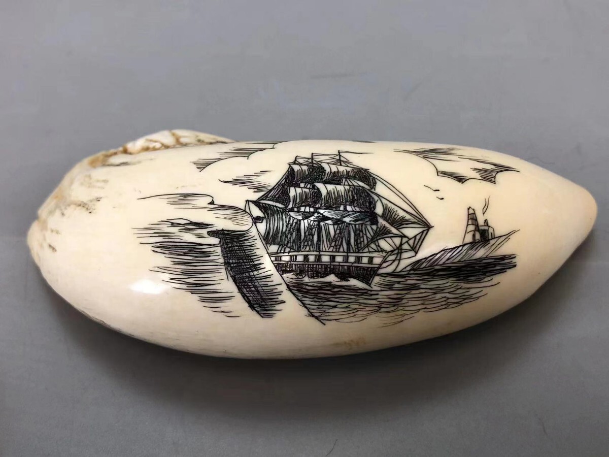 H0489C8 置物「鯨歯」帆船文 東洋彫刻 細密細工 縁起物 飾物 インテリア 時代物 重125g_画像3
