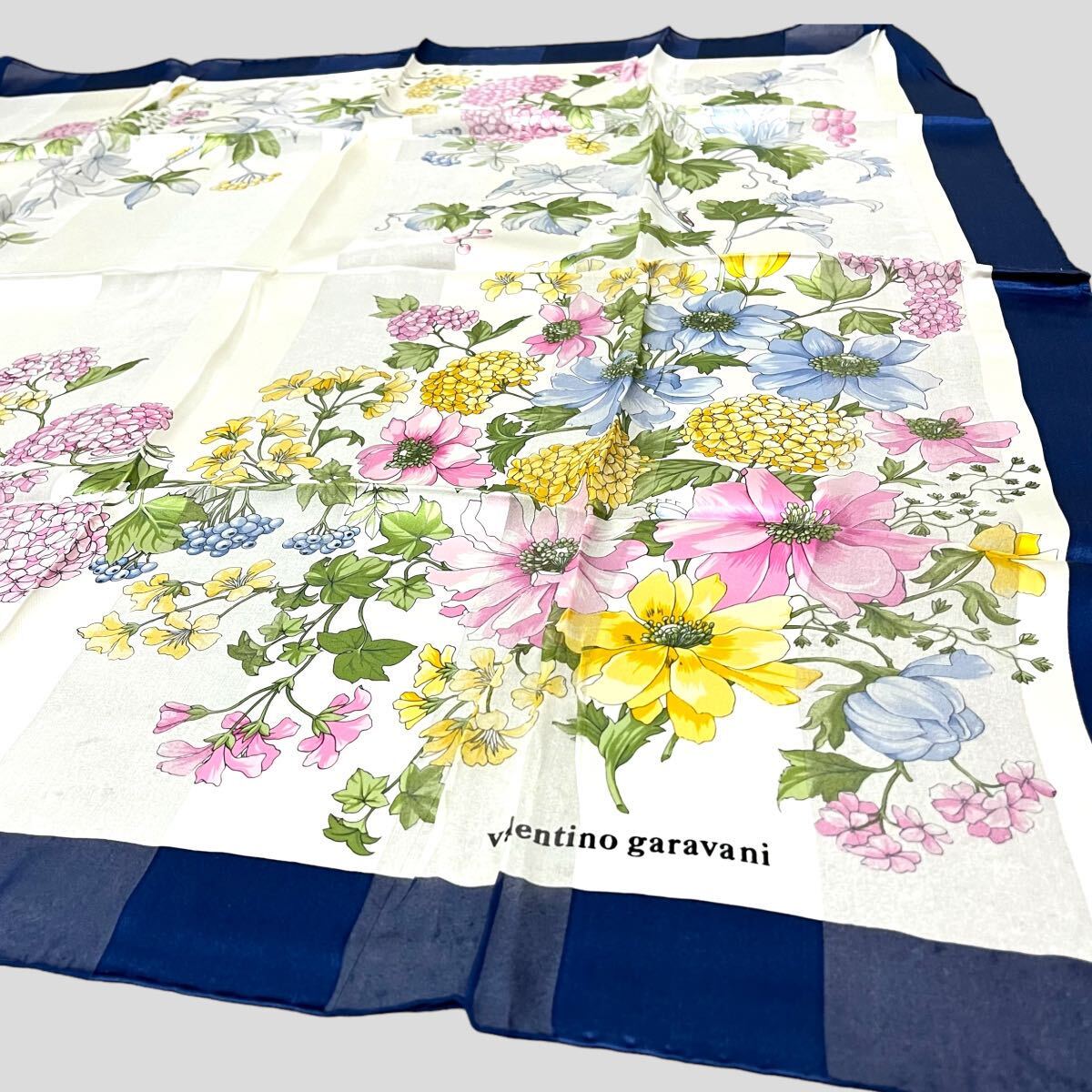 [ не использовался товар ]VALENTINO GARAVANI / Valentino galava-ni большой размер шелк шарф палантин шаль оттенок белого цветочный принт Италия производства 