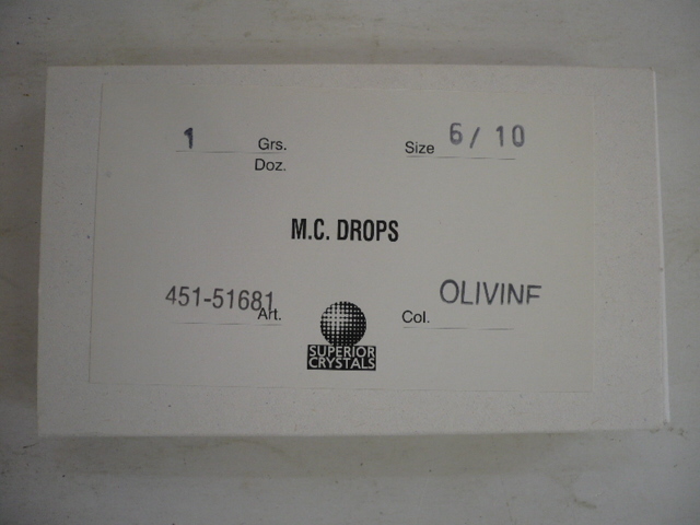 8805.未使用 ハンドメイド・アクセサリー用パーツ M.C.DROPS OLIVANE(カンラン石) 穴有り/ドロップ型/144粒/ビーズ_画像1