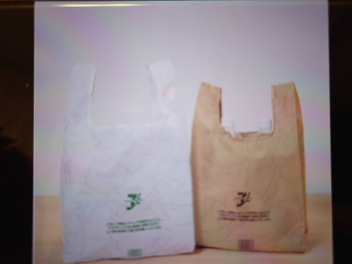 【送料無料】セブンイレブンレジ袋風エコバッグ2個セット（白・茶）オマケ付き_画像3