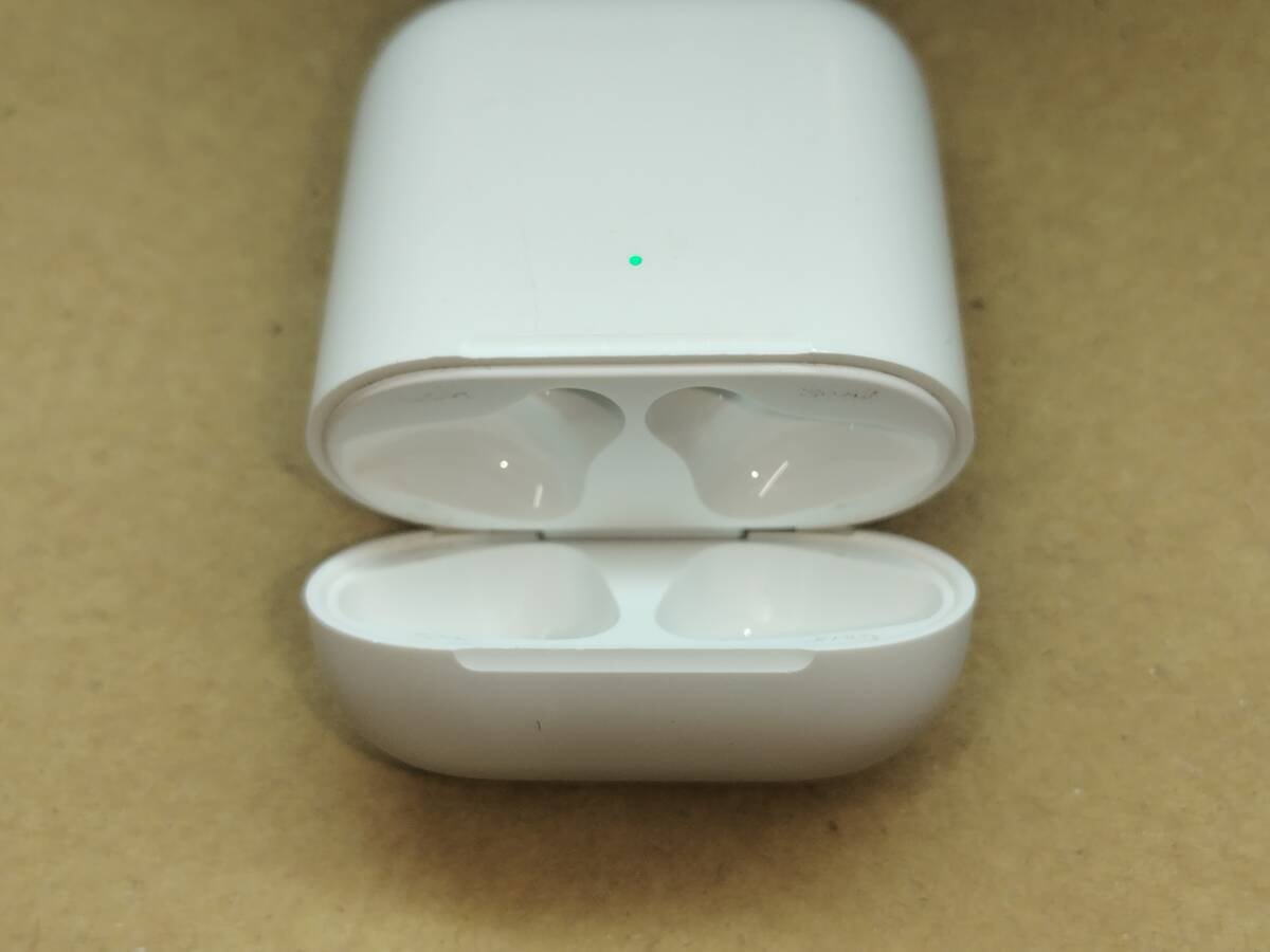 【USED】 2W-① Apple 純正 Airpods アップル エアーポッズ 第2世代 ワイヤレス 充電ケースのみ A1938の画像3