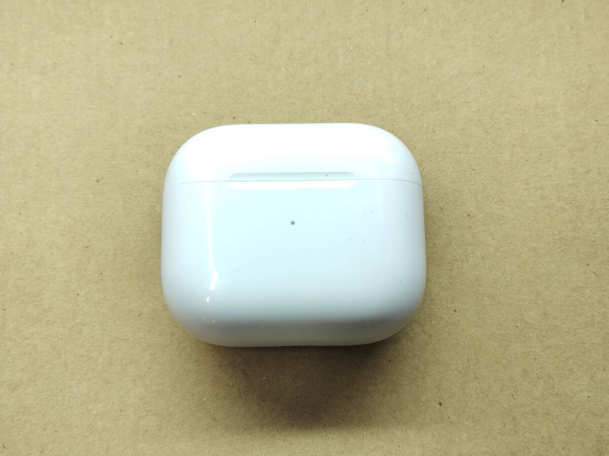【USED】 3-② Apple 純正 Airpods アップル エアーポッズ 第3世代 充電ケースのみ A2566の画像1