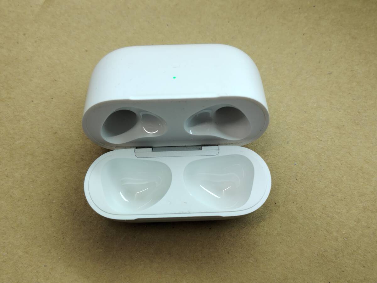【USED】 3-② Apple 純正 Airpods アップル エアーポッズ 第3世代 充電ケースのみ A2566の画像3