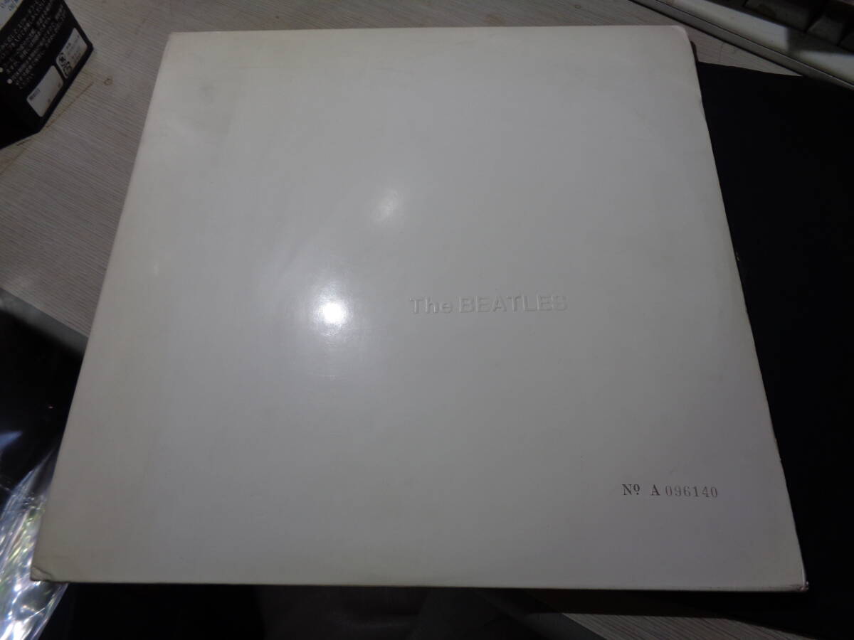 5桁美ジャケ 美赤盤/ビートルズ/ホワイト・アルバム(JAPAN/Apple:AP-8570~71 RED WAX 2LP/THE BEATLES(WHITE ALBUM)/No A 096140の画像1