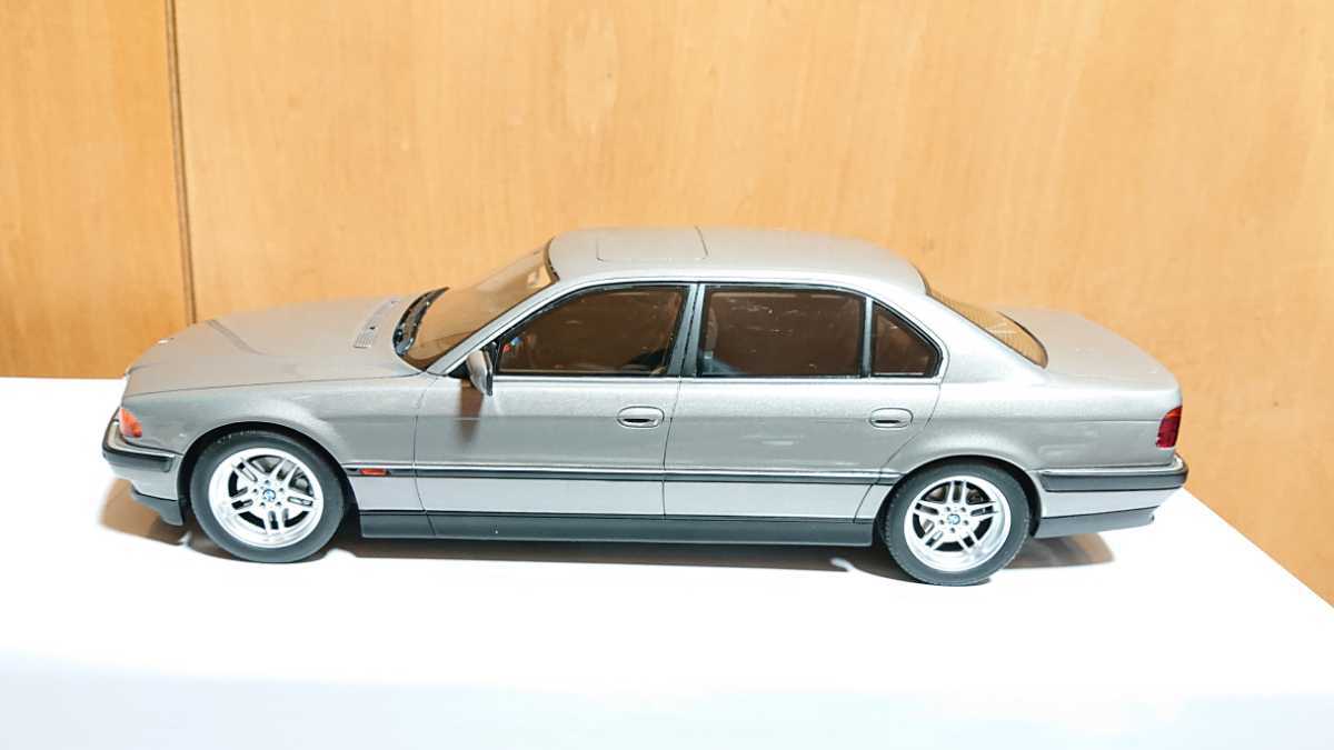 ★ 新品同様 未展示 OTTO 1/18 BMW E38 750iL (シルバー) OTM952 ★_画像5