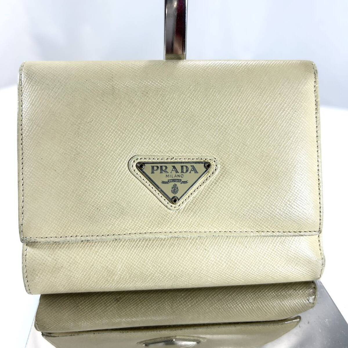 1円〜 プラダ PRADA 折財布 サフィアーノレザー ウォレット 金具 ロゴ レディース メンズ 白 ホワイト系 コインケース 札入れ　二つ折り_画像2