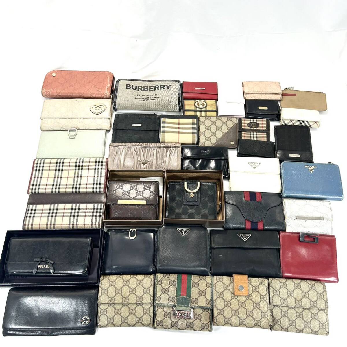 1円〜 37点セット まとめ売りPRADA プラダ GUCCI グッチ Burberry バーバリー 財布 キーケース 長財布 折財布 箱付 大量 ブランド 美品〜の画像1