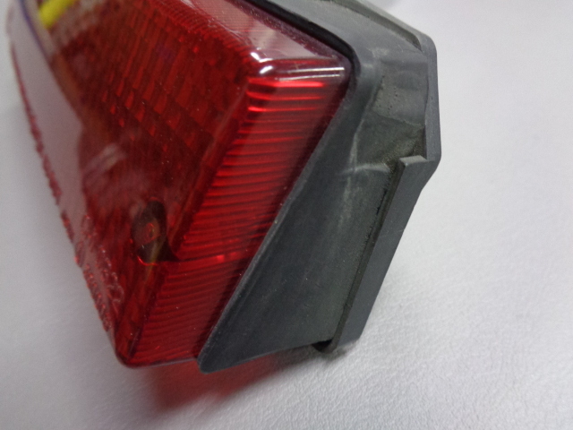 ［7402］カワサキ GPZ400R ZX400D 純正 テールランプ 点灯確認済み 中古 テールライトの画像3