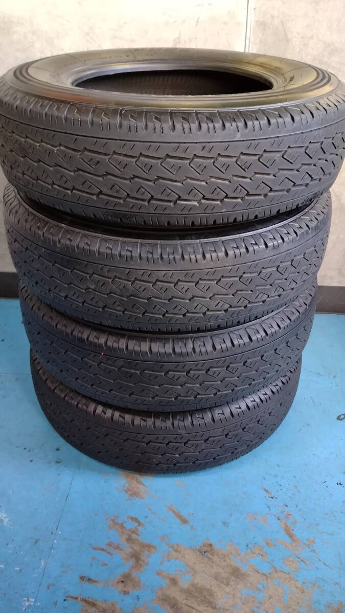 【即落札設定】★2022年製★ 195/80R15 107/105L LT BRIDGESTONE V600 中古 4本 195/80/15 ブリヂストン ハイエース キャラバン NV350の画像1