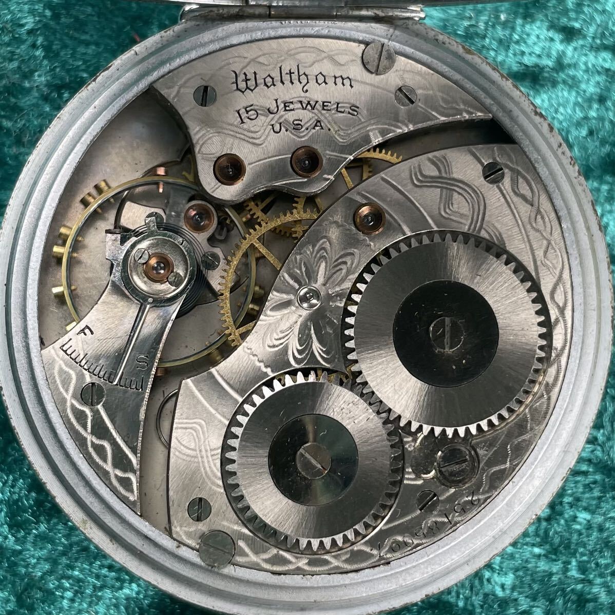 24ビンテージ WALTHAM ウォルサム 懐中時計 15石 機械式手巻 オリジナルブルースチール針 琺瑯 チラネジ 文字盤 ガラス綺麗 の画像2