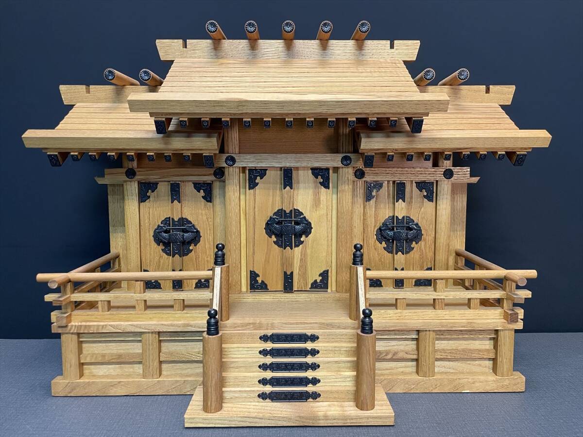 まごころ堂 特価 展示品特価の神棚 本欅 三社 高45㎝ 幅 まごころ堂 特価 展示品特価の神棚 本欅 三社 高45㎝ 幅