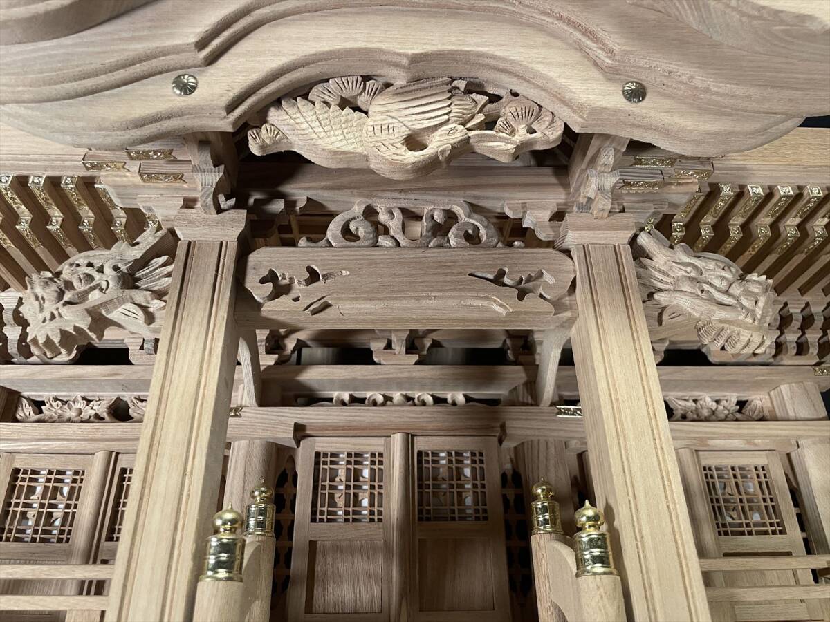 まごころ堂　展示品の神棚　タモ彫刻三社　入母屋　高さ50㎝　幅97㎝　奥36㎝（TS）　5807_画像7