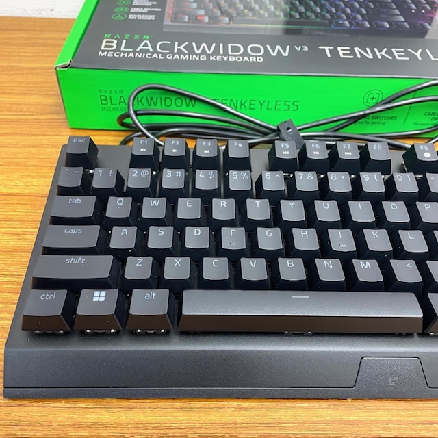 ～美品～ RAZER BlackWidow V3 TENKEYLESS　ゲーミングキーボード　PC周辺機器