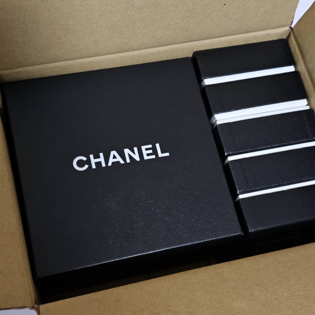 CHANEL　シャネル　空箱　15個　イヤリング　ブローチ　ネックレス　ピアス　小物用　おまとめ　セット　箱　空箱　BOX　状態良好_画像8