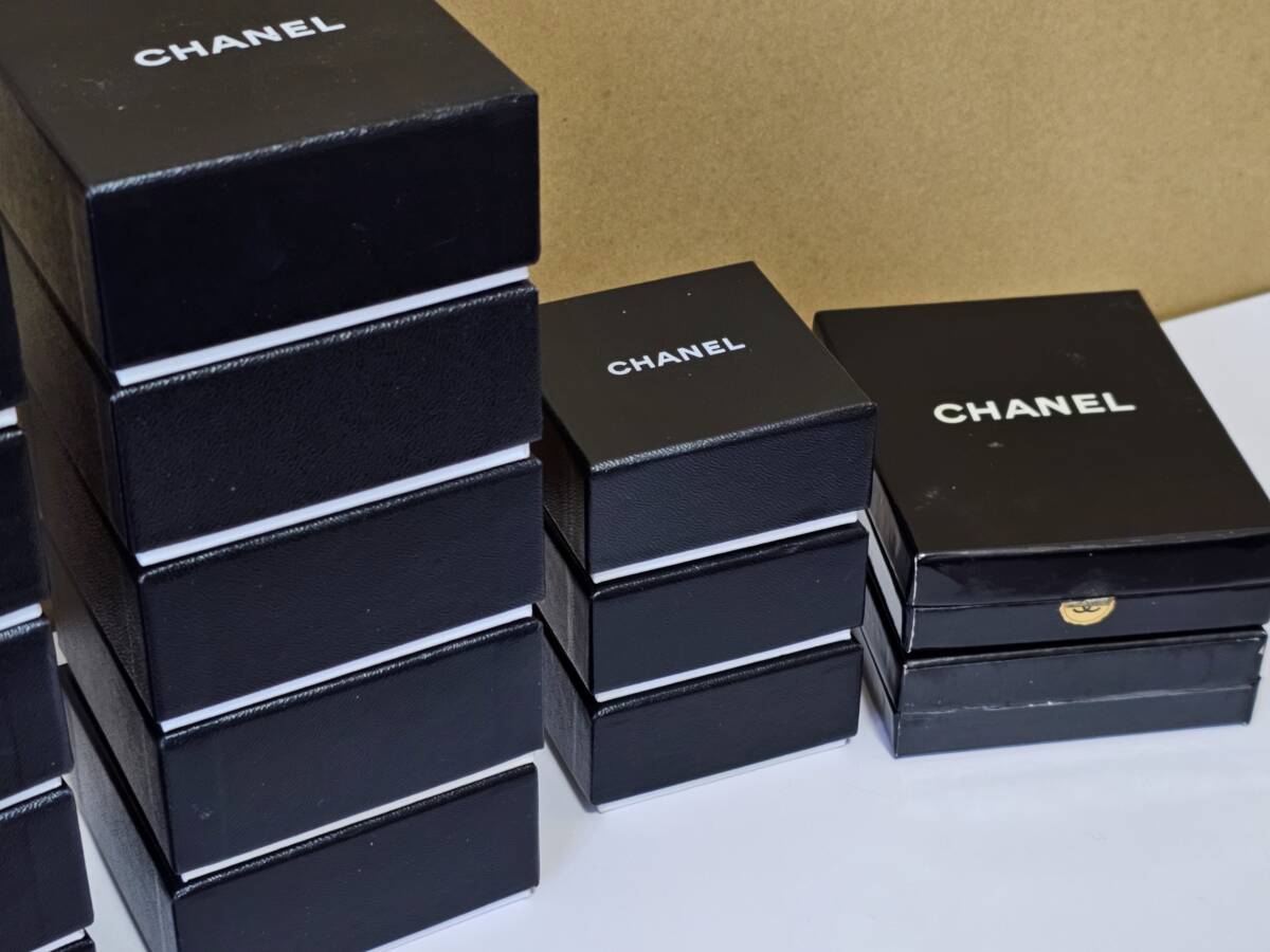 CHANEL 　シャネル　空箱　27個　イヤリング　ブローチ　ネックレス　財布　小物用　おまとめ　セット　箱　空箱　BOX_画像5