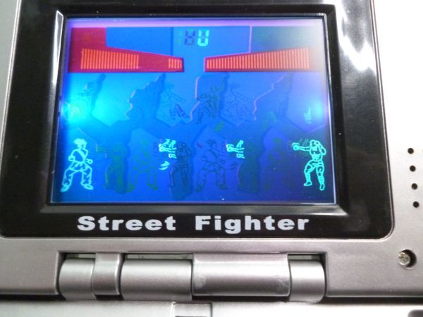 DOUBLE GAMES サッカー　ストリートファイター Street Fighter コンパクトゲーム機　2台_画像7