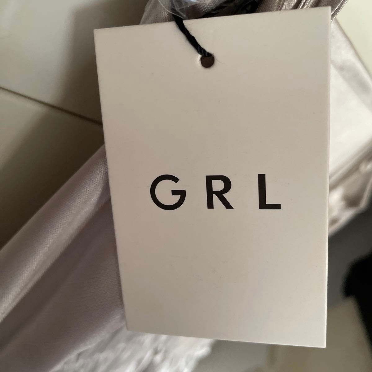 GRL】リボンベルト付きプリーツティアードサテンキャミワンピース［tu659］