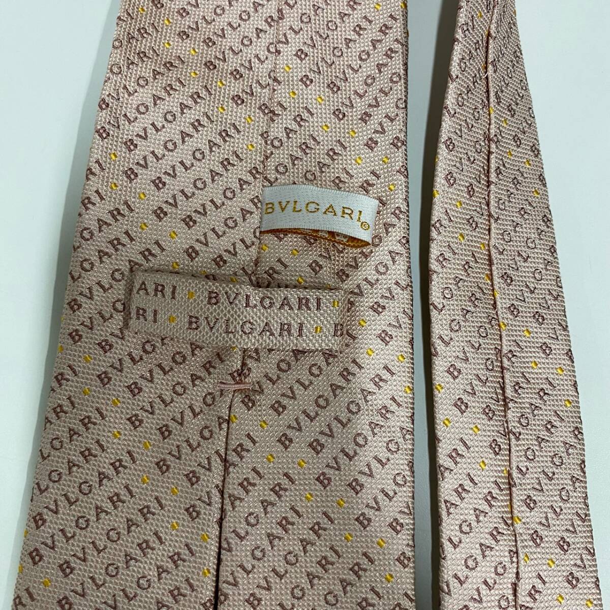 未使用 ネクタイ ブルガリ BVLGARI ピンク系 ベージュ系 ロゴ 総柄 自宅保管品 100％ シルク SILK/SETA /932_画像6