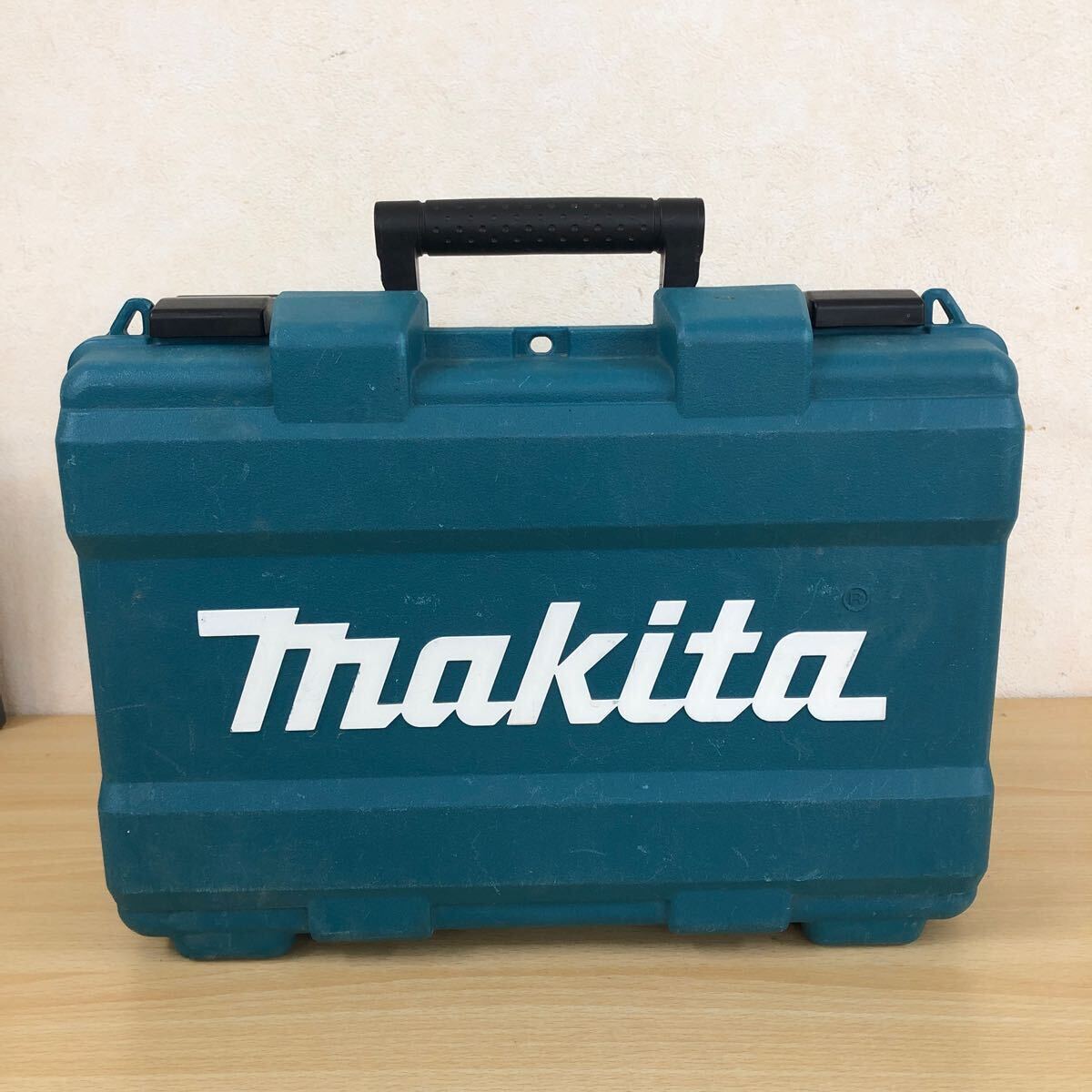 中古品 マキタ makita 充電式ジグソー 10.8V 1.3Ah JV100DW (バッテリー2個・充電器・ケース・その他) DIY 電動工具
