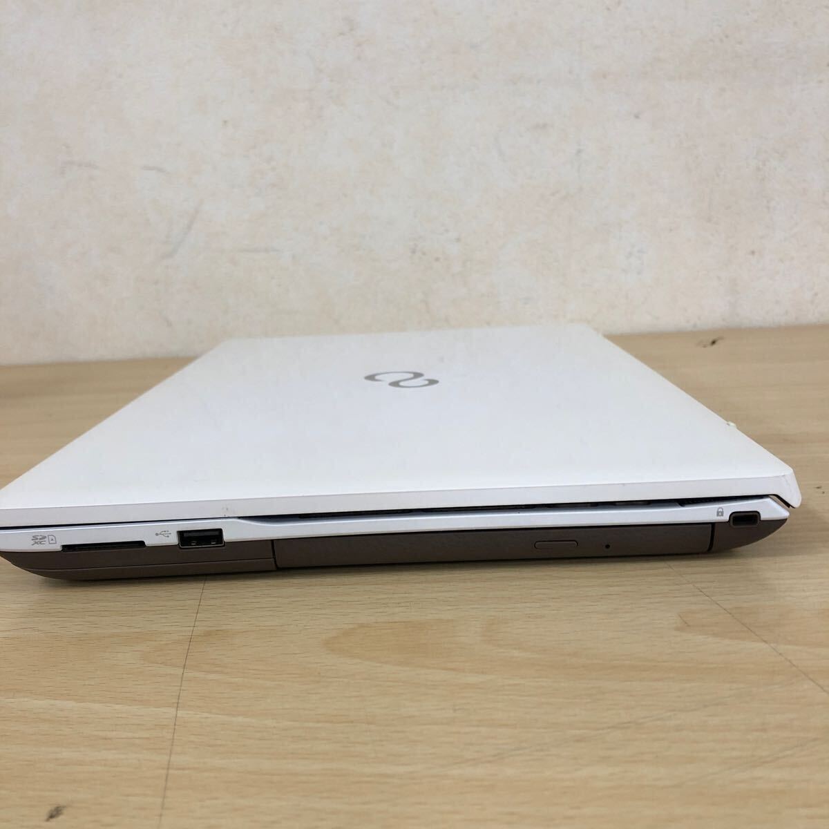 中古品 富士通 ノートパソコン 15.6インチ /Windows 10 Home/Core i7-8550U/CPU 2GB/RAM 8GB/ SSD 128GB/HDD 1TB/ FMVS77B3W _画像6