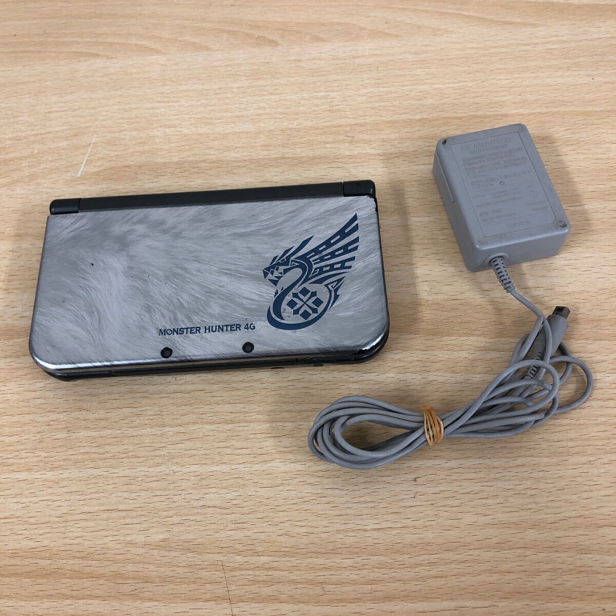 中古品 任天堂 Nintendo NEW 3DS LL ニンテンドー3DS LL 2014年製 RED-001 モンスターハンター 4G仕様 本体・ゲーム機の画像1