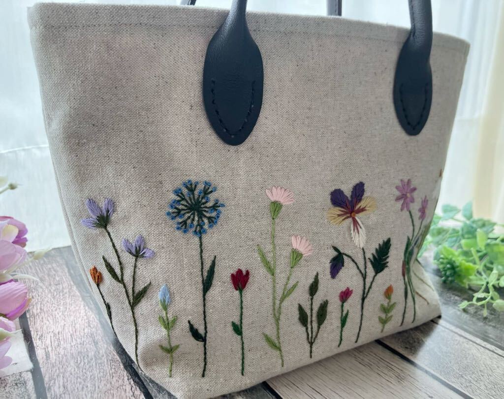 handmade野花の手刺繍 トートバッグ(内布パープル系)ハンドメイド コットンリネン 母の日のプレゼントに！花柄刺しゅう 手提げ 綿麻の画像3