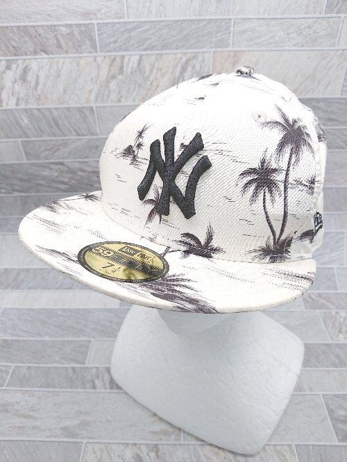 ◇ ◎ NEW ERA Genuine Merchandise ヤンキース 総柄 キャップ 帽子 ホワイト ブラック サイズ57.7ｃｍ メンズ P_画像1