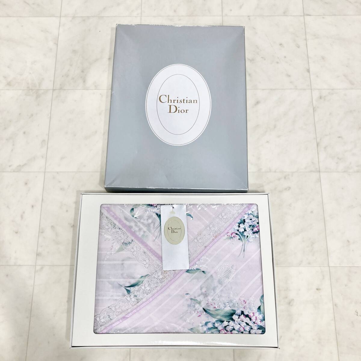 蘇さ(HaY189) 寝具 Christian Dior 未使用 バスタオル 他 2点 箱付き 中古品 80サイズの画像2