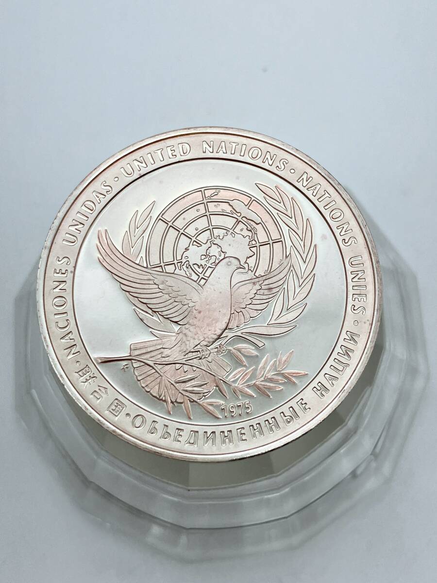 ミさ［KAY196］国連平和メダル 1975年 UNITED NATIONS コイン STERLING SILVER スターリングシルバー コレクション品 コンパクトサイズの画像1