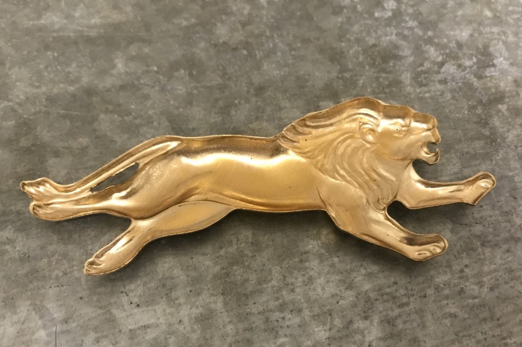 デッドストック USA製 真鍮 ブラス ライオン 獅子 紋章 チャーム アメリカ アンティーク クラフトパーツ ハンドメイド エンブレム 紋章の画像4