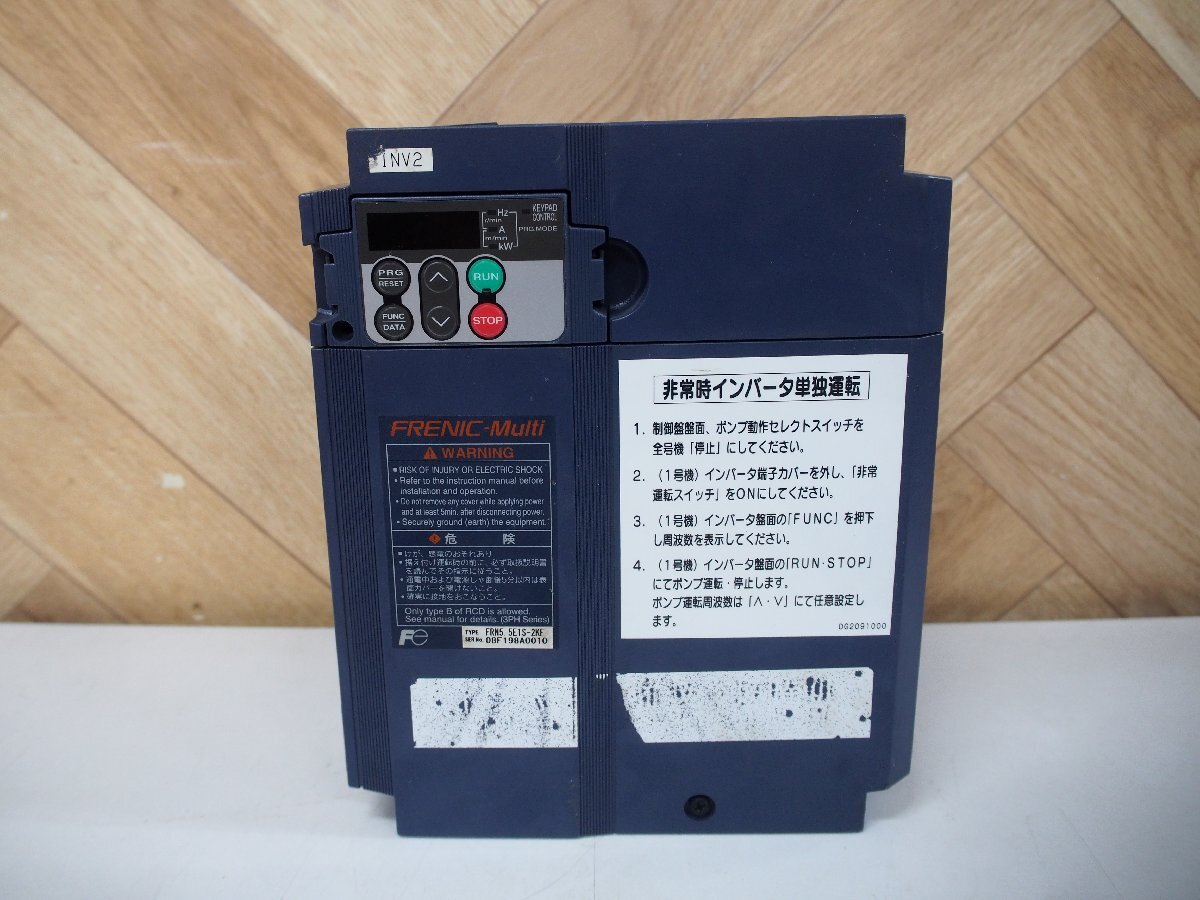 ☆【H0412-14】 Fuji Electric 富士電機 インバーター FRN5.5E1S-2KF 三相200V 動作保証_画像2