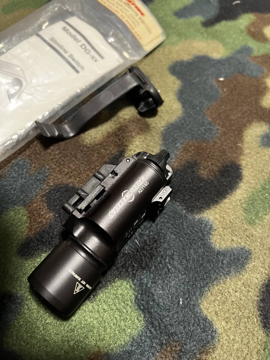 実物 surefire x300 シュアファイヤ ウェポンライト DGスイッチ SIG226 Ｇ19 絶版 seals devgru lbt crye の画像2