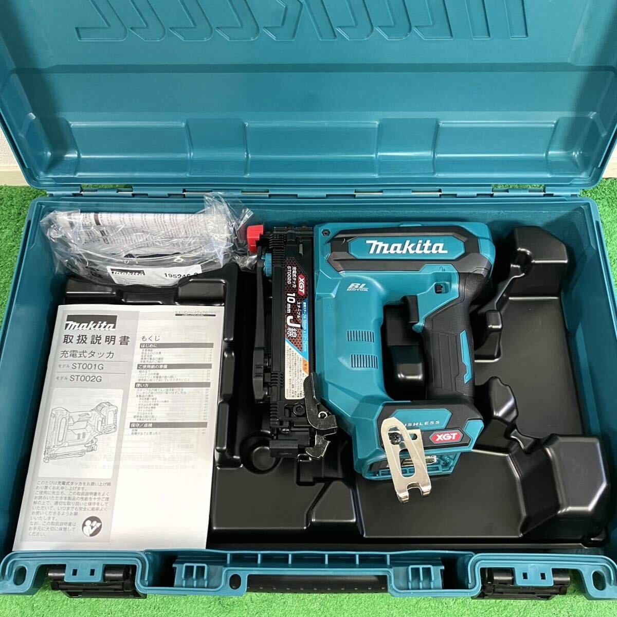 ☆新品未使用 ☆送料無料 makita 40V 充電式タッカー ST002G [ ST002 . ST002G . ST002GZK . ST002GRDX . 40ボルト . タッカー ]_画像1