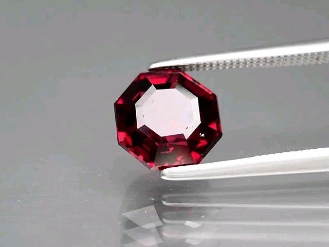 No.162 ロードライトガーネット 約2.72ct 約7.5mm×7.5mm モザンビーク産