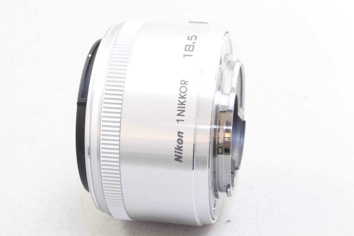 AA (極上美品) Nikon ニコン 1 NIKKOR 18.5mm F1.8 シルバー 初期不良返品無料 領収書発行可能_画像4