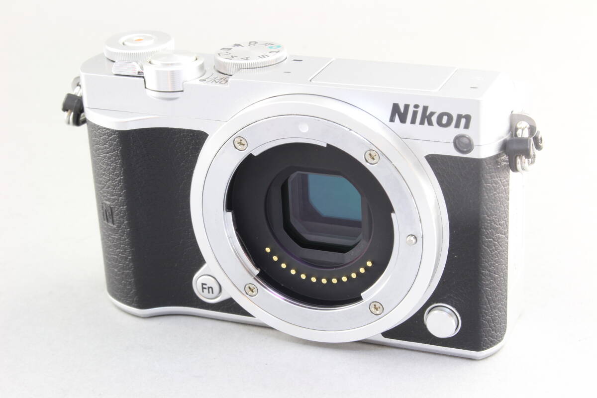 A (美品) Nikon ニコン J5 ボディ シルバー 初期不良返品無料 領収書発行可能の画像5