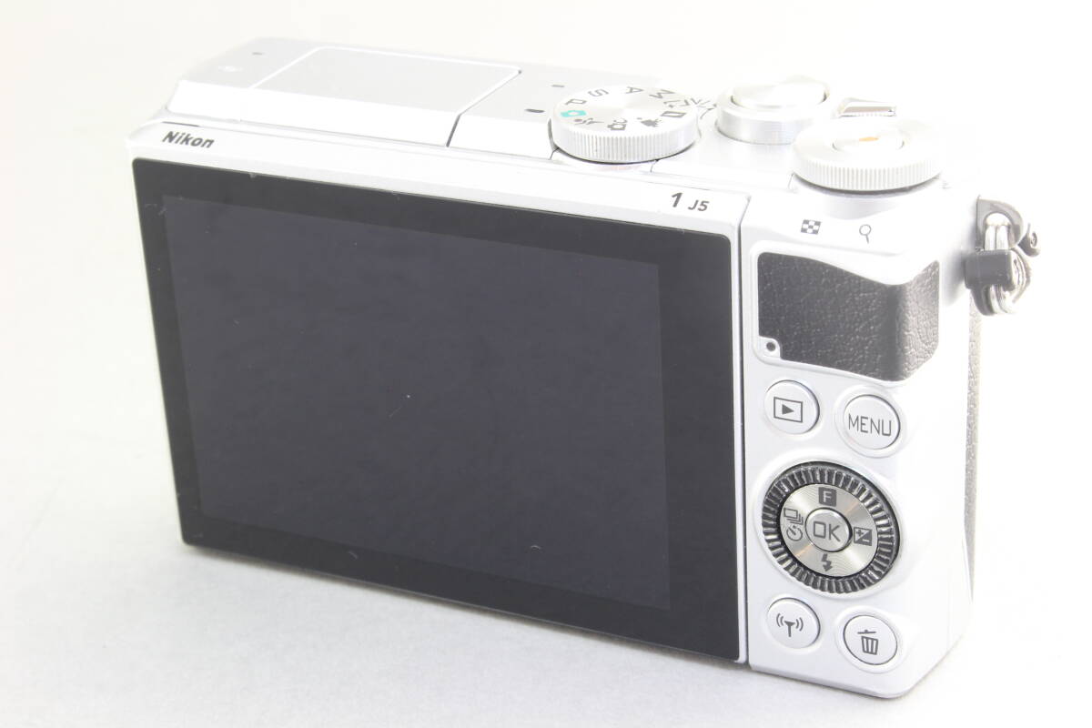 A (美品) Nikon ニコン J5 ボディ シルバー 初期不良返品無料 領収書発行可能の画像2